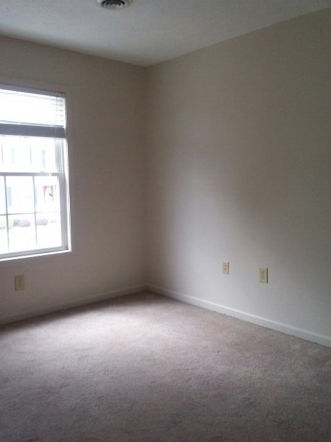 Building Photo - Townhouse located at Pikes Place
