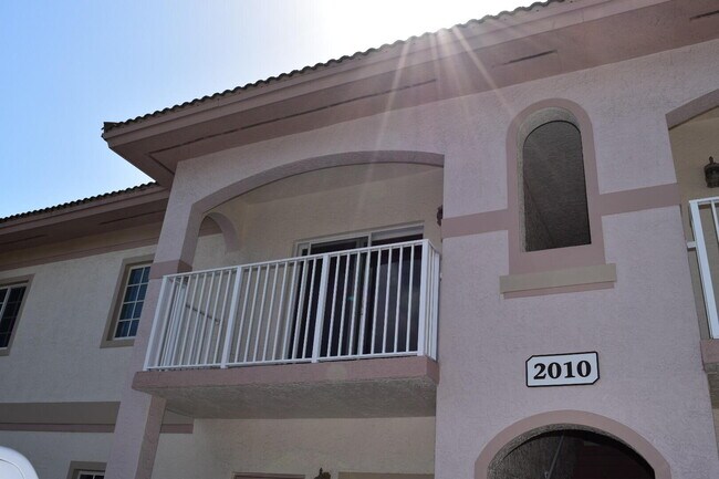 Building Photo - 2010 Taylor St