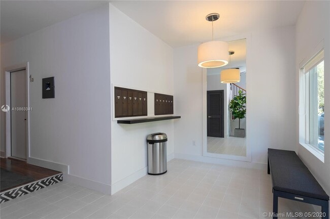 Building Photo - 3669 Poinciana Ave