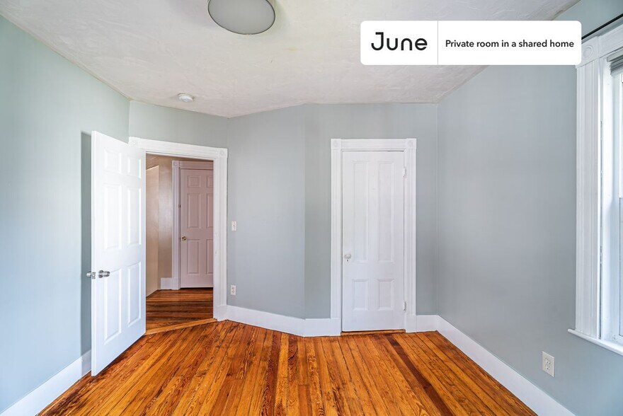 Building Photo - Room in Shared 6 bed/2 bath home