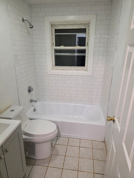 Building Photo - 19 Glen St