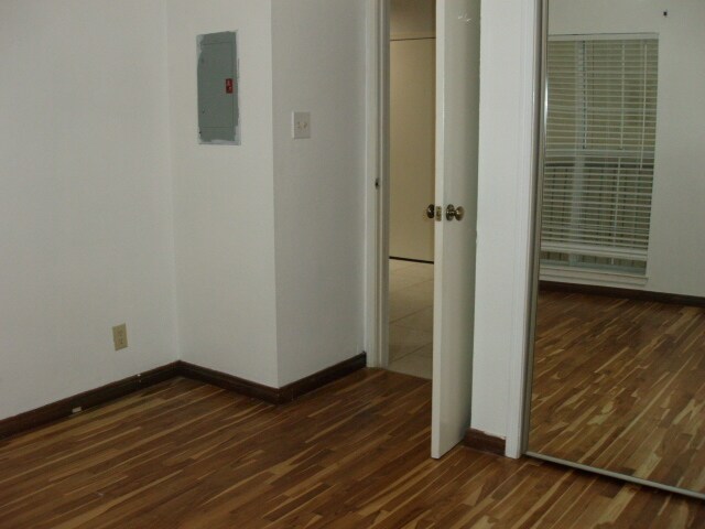 Building Photo - 921 Marine Dr