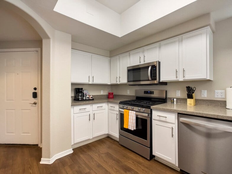 Building Photo - 14201 N 70th Way