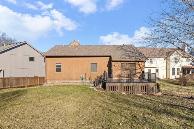 Building Photo - Four Bedroom Home Available in Overland Park
