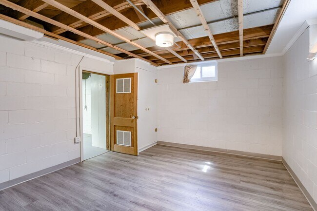 Building Photo - A Home With Character Walking Distance To ...