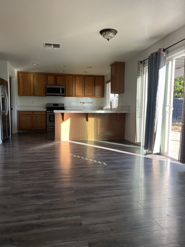 Building Photo - 2177 Stonewater Dr