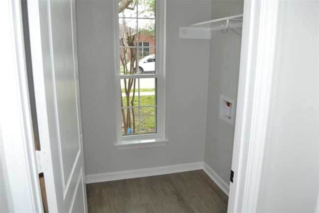 Building Photo - 9514 Curry Landing Dr