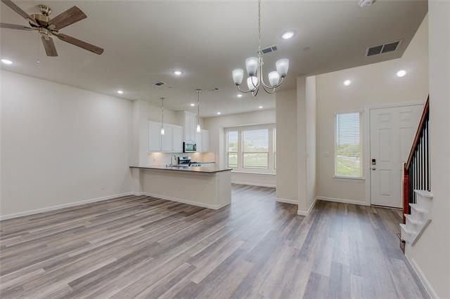 Building Photo - 16062 Doe Lk Dr