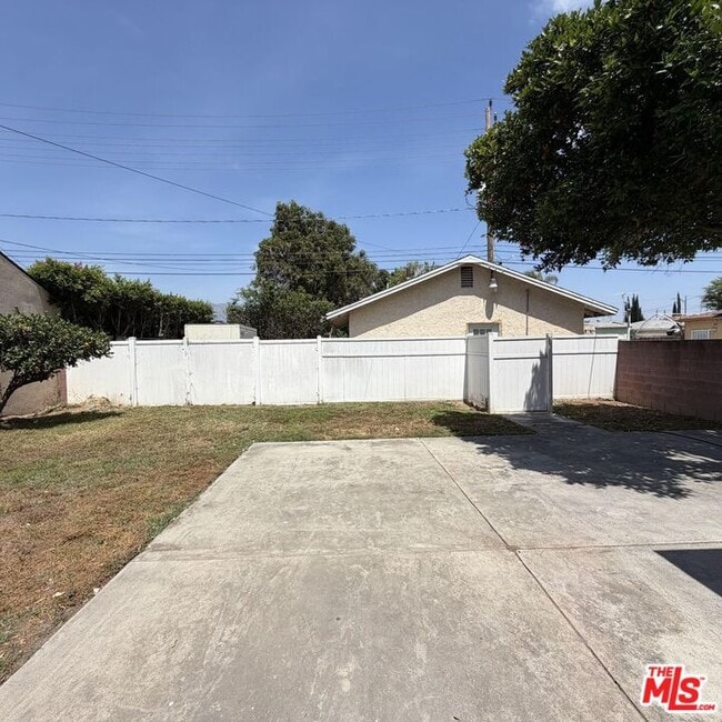 Building Photo - 1104 N Frederic St