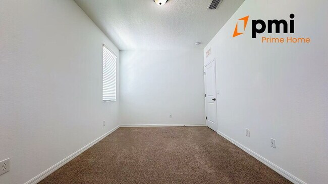 Building Photo - Spacious 3 Bedroom Home in Clermont, FL