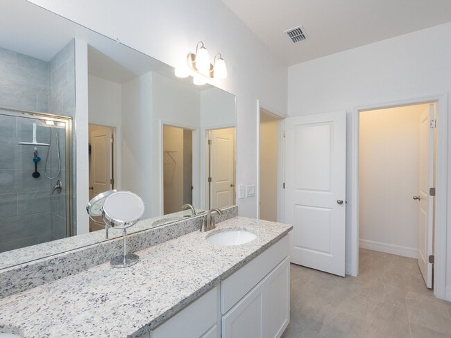 Building Photo - Move in now with zero deposit! This stunni...