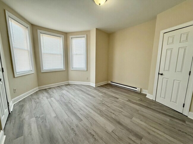 Building Photo - 5635 Hadfield St