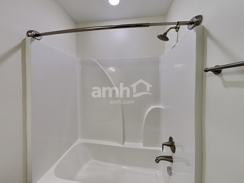 Building Photo - 5068 Trailwater Dr