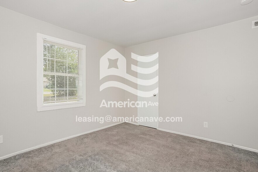 Building Photo - 674 Morton Ave NE