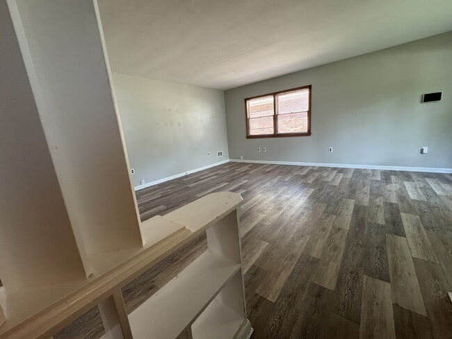 Building Photo - 1729 W Iles Ave