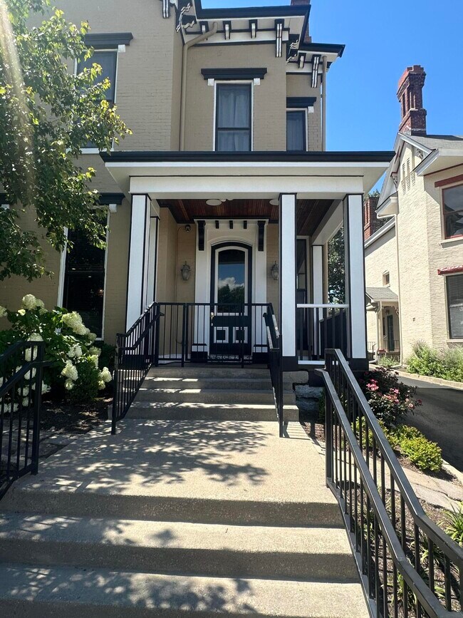Building Photo - 275 S Limestone