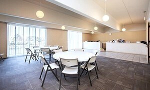 Building Photo - 16 E Old Willow Rd