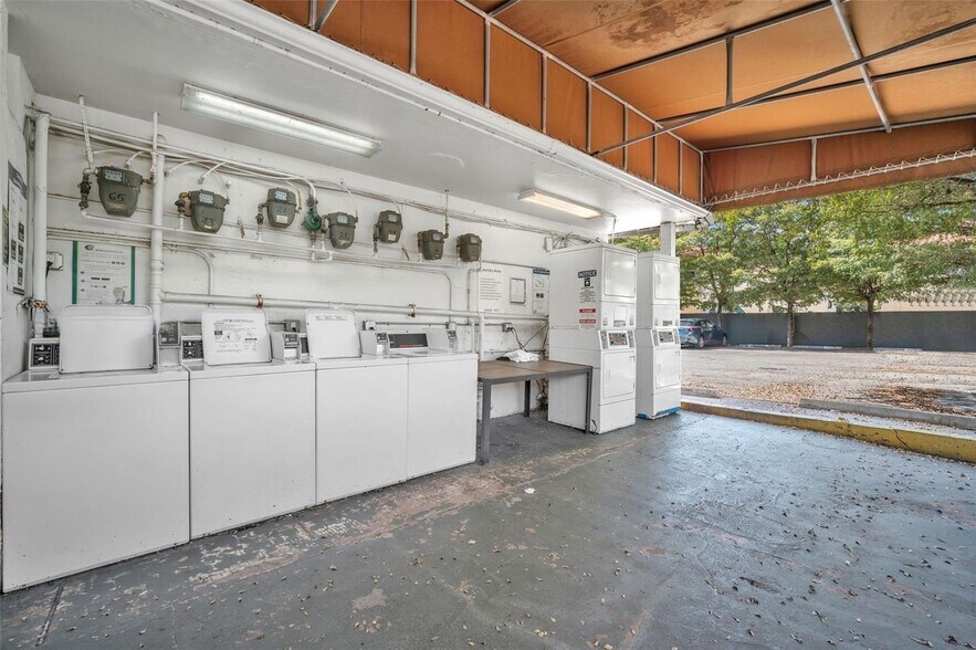 Building Photo - 3245 Virginia St