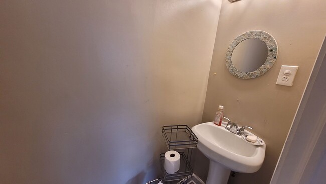 Building Photo - 3 Bedroom Cottage in Southdowns