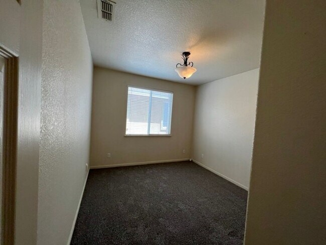 Building Photo - 2912 Medinah Way