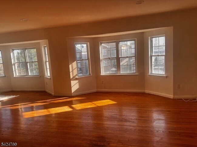 Building Photo - 81-83 Hawthorne Avenue Unit 3