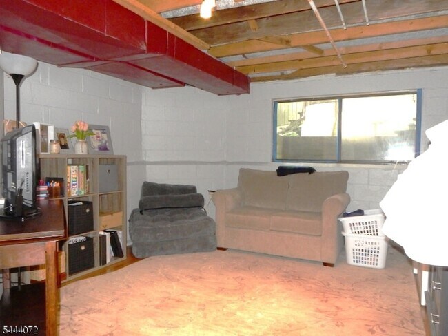 Building Photo - 51 Edinborough Ct