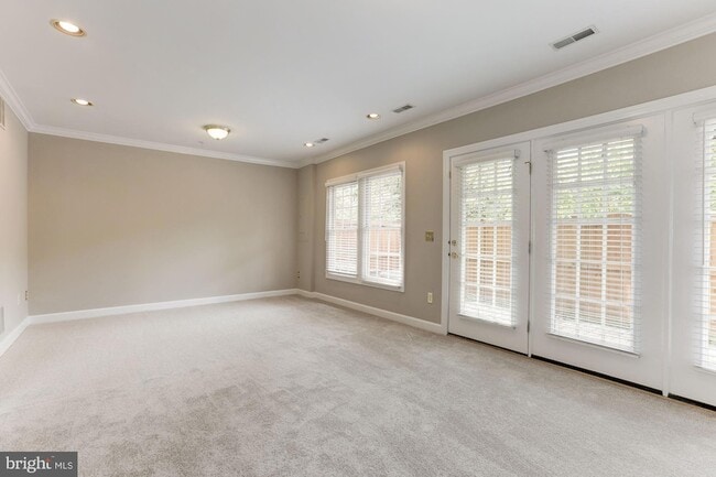 Building Photo - 286 Murtha St