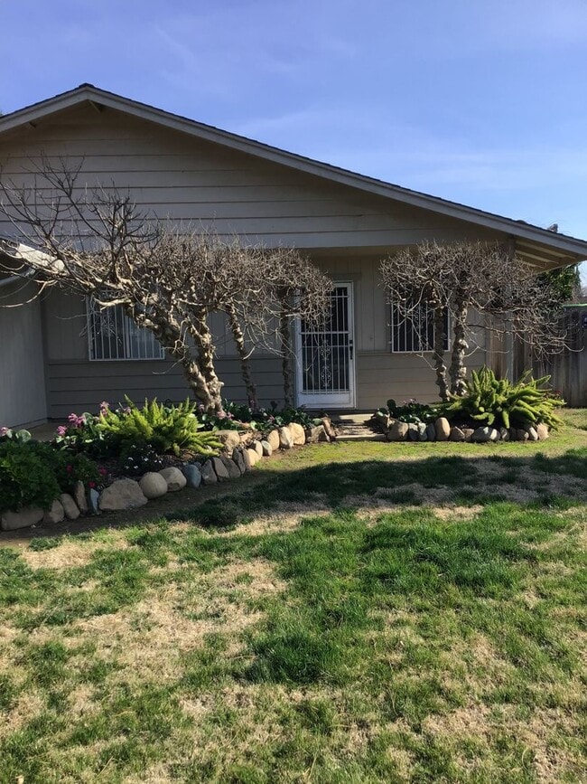 Building Photo - Nice 2-Bedroom Home