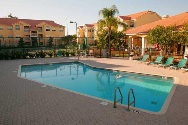 Building Photo - Amazing Furnished or Unfurnished 2-Bedroom Condo in Seminole – less than 2 miles from the Beach! ...
