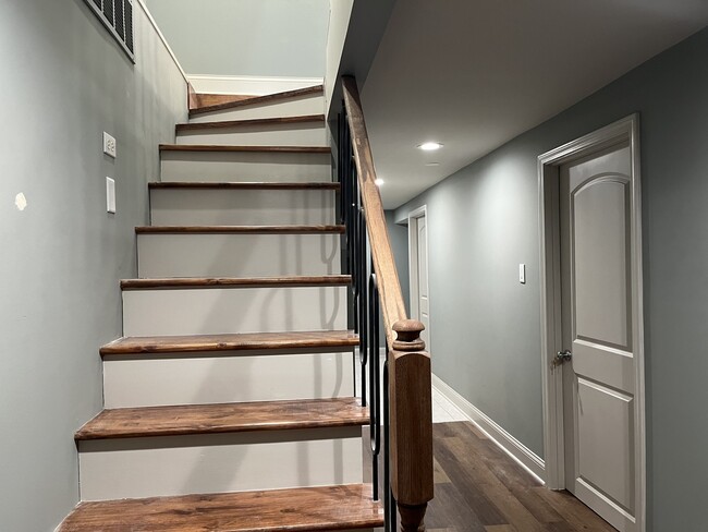 Building Photo - 1446 W Irving Park Rd