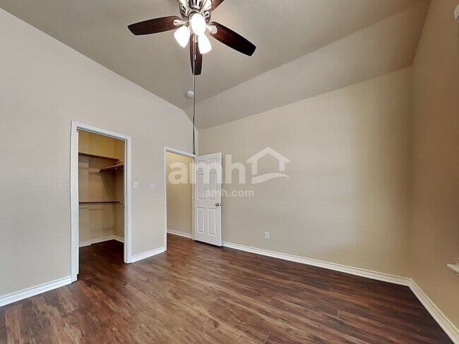 Building Photo - 989 Dogwood Ln