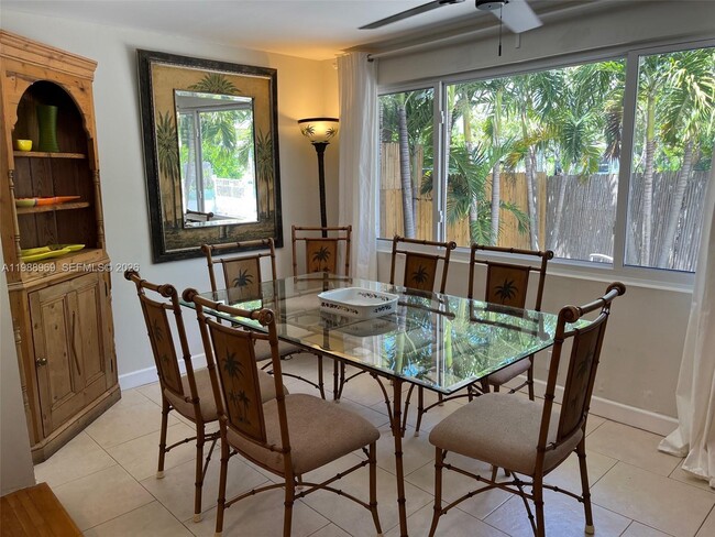 Building Photo - 113 SW 2nd St