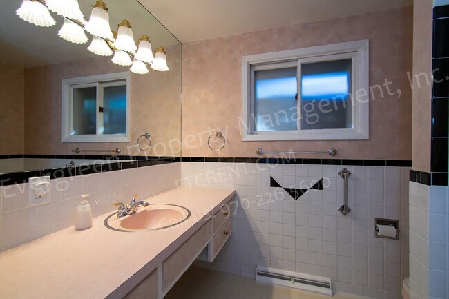 Building Photo - Gorgeous ranch style home in Loveland