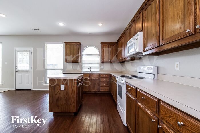 Building Photo - 2120 Haylee Dr
