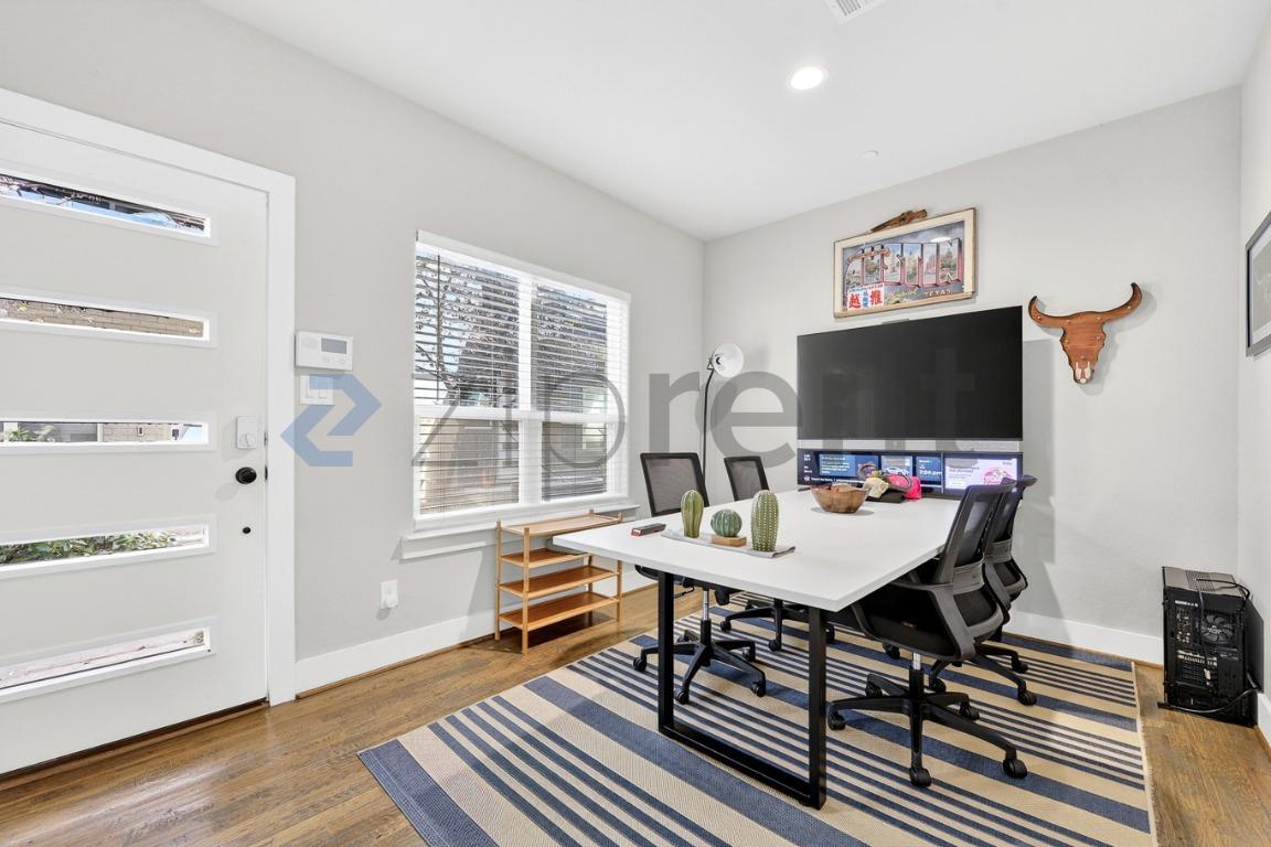 Building Photo - 4906 Live Oak St