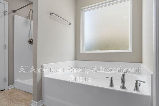Building Photo - 426 Eisenhower Dr