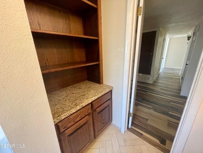 Building Photo - 9004 Lait Dr