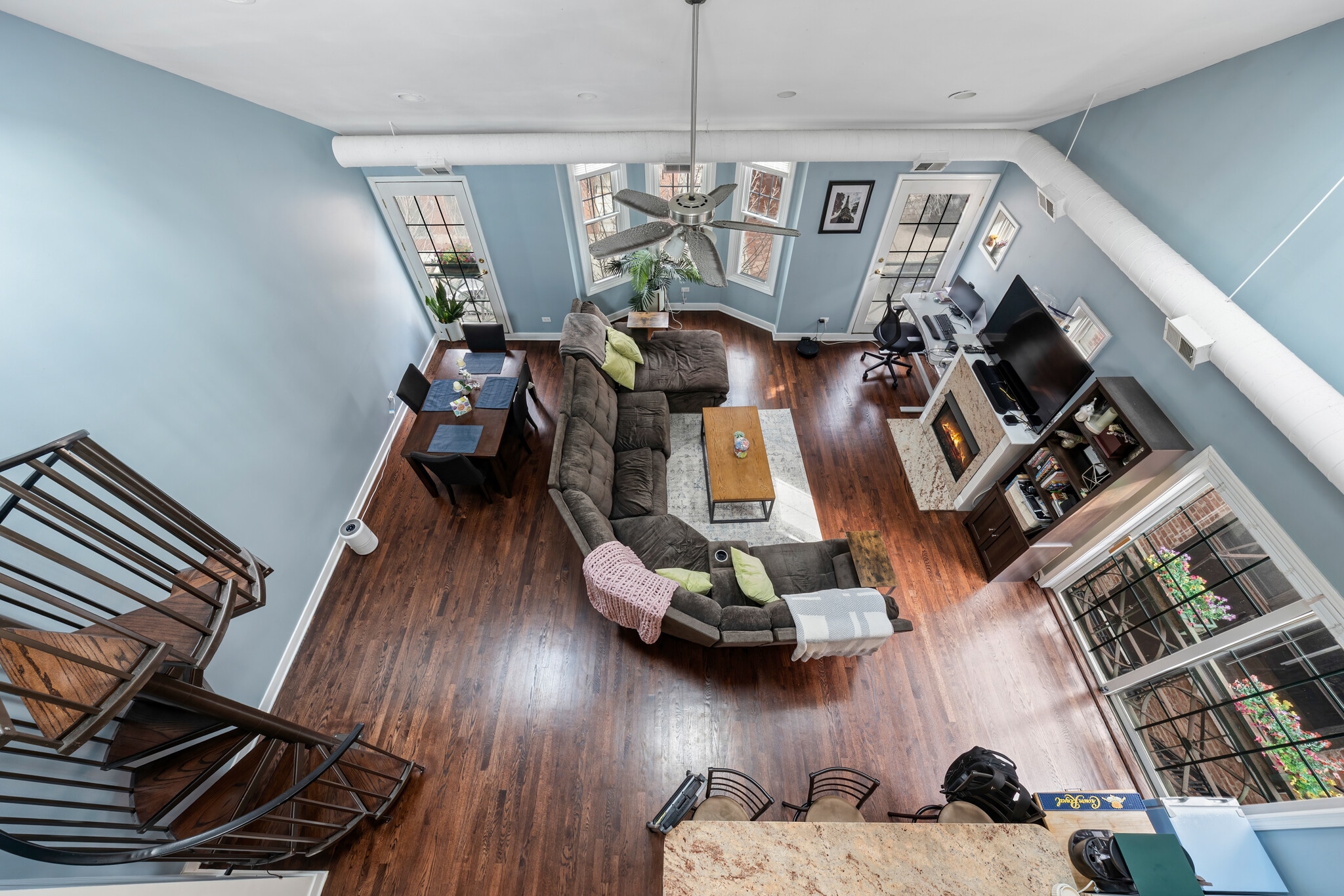 Building Photo - 811 W Superior St