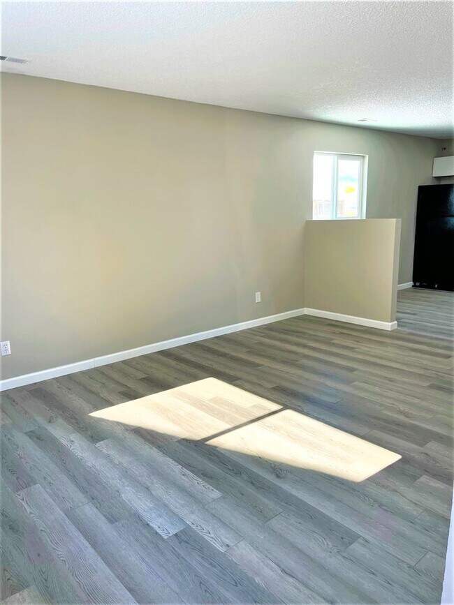 Building Photo - Cute 2 Bedroom Home for Rent on Provincial