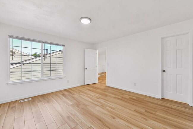 Building Photo - 14313 E Warren Pl