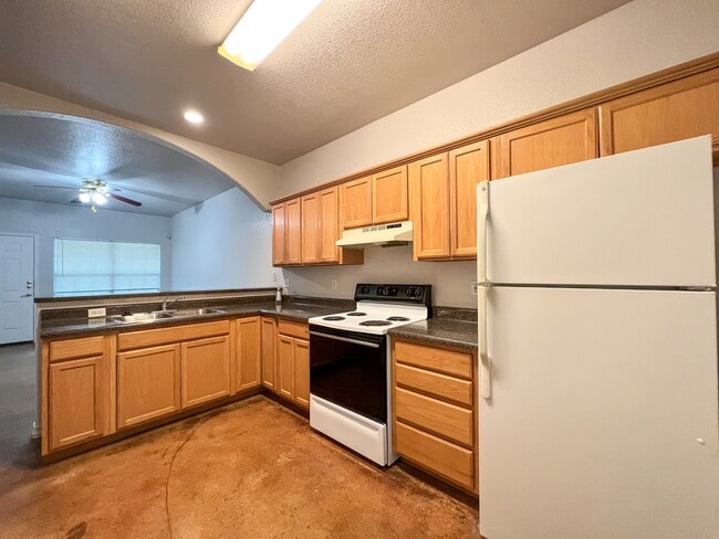 Building Photo - 1080 Rainbow Dr