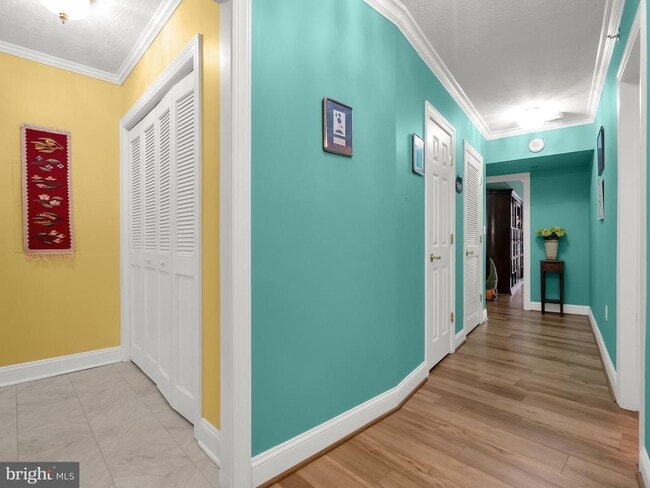 Building Photo - 1300 Crystal Dr