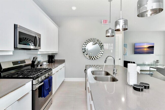 Building Photo - 7770 Sandy Ridge Dr