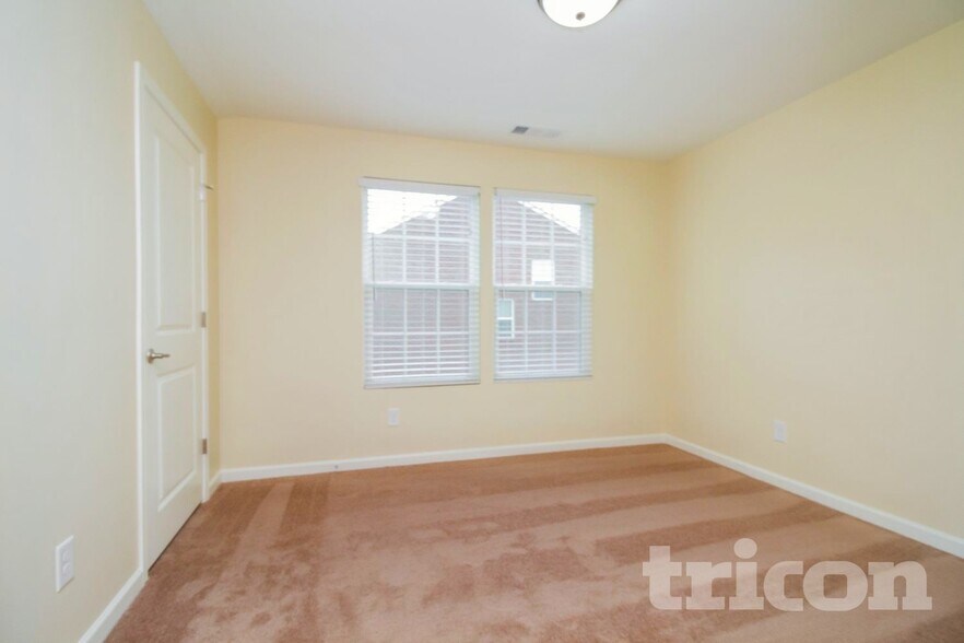 Building Photo - 771 Nelms Dr