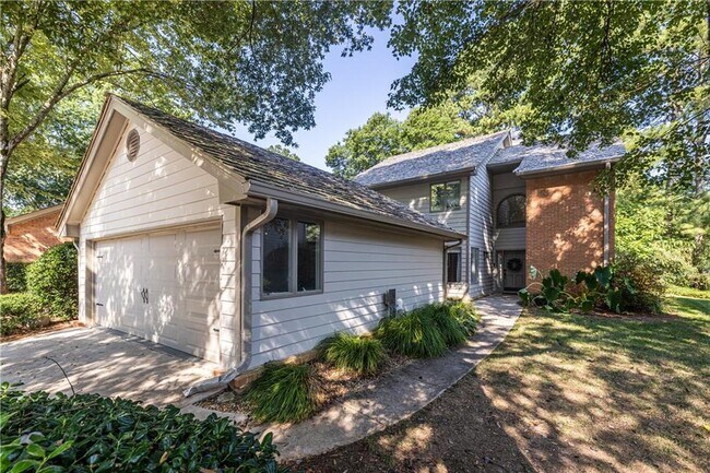 Building Photo - 2690 Camden Glen Ct