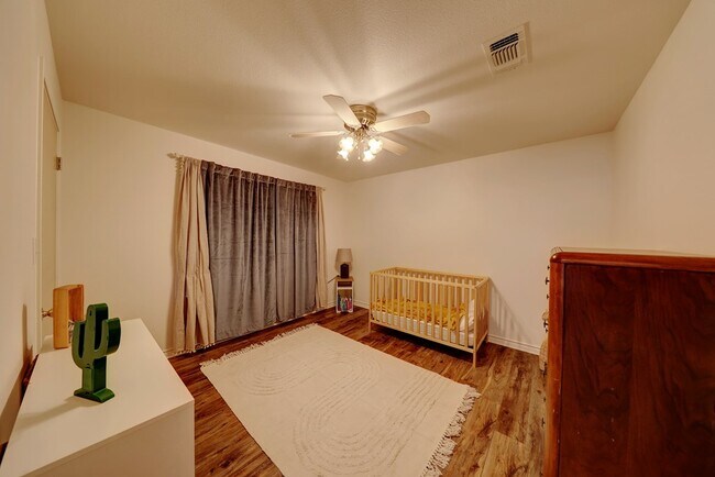 Building Photo - 212 Oak Hill Dr