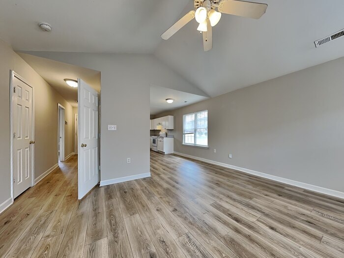 Building Photo - 1303 Braveheart Ln