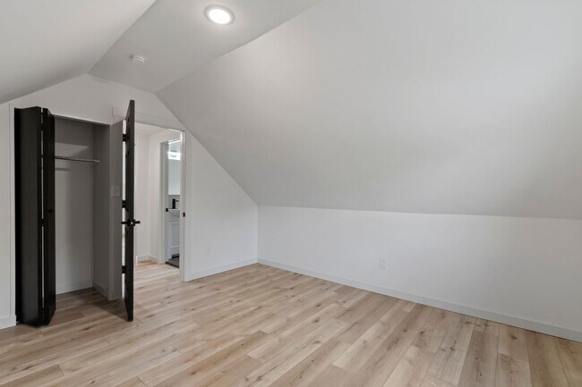 Building Photo - READY NOW!! FULLY RENOVATED 3 Bedroom in PENN HILLS