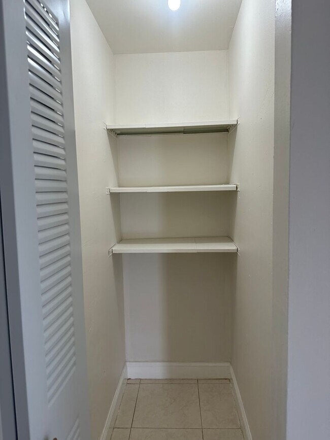 Building Photo - Big & Beautiful 2-Bedroom 1.5-Bathroom- Now Available to Rent