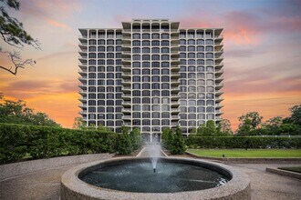 Building Photo - 3711 San Felipe St